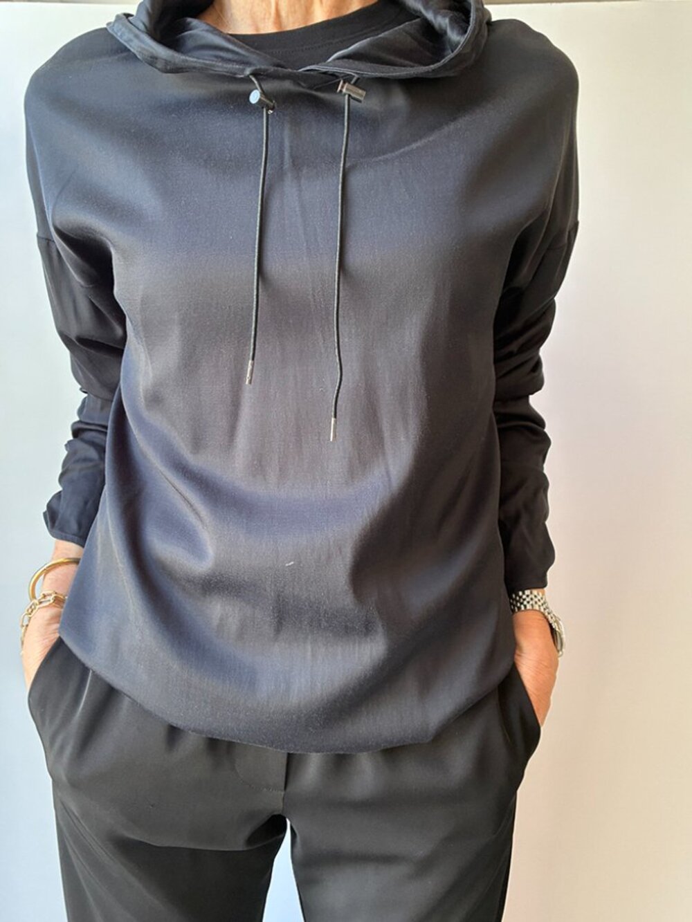 ELAINE KIM Los Angeles Black Ruched Sleeve Hooded Top - Size s